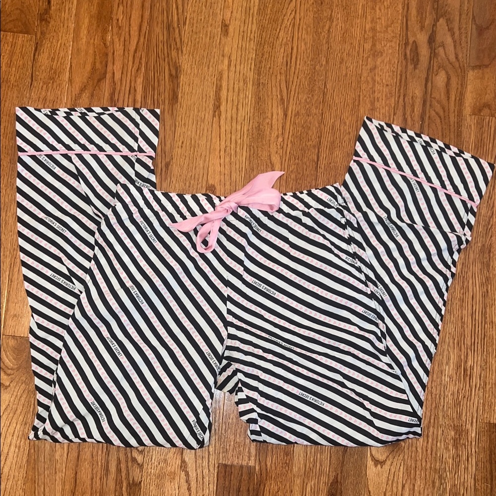 Victoria’s Secret Black & White Strip Long Pajama Pants Women’s Size Small